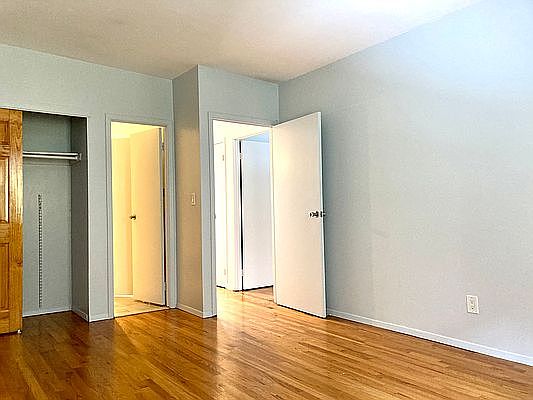 3rd image of 5 Bushwick Ct #2