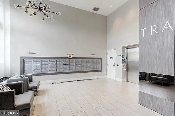 1 bed, 1.0 bath, 727 sqft, $1,950 — Photo 3