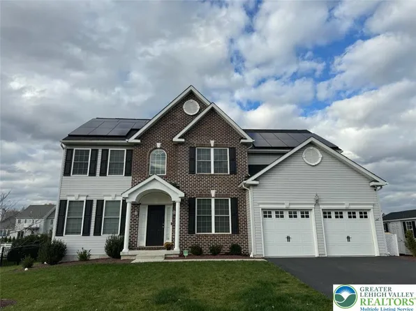 245 Danbury Dr, Nazareth, PA 18064