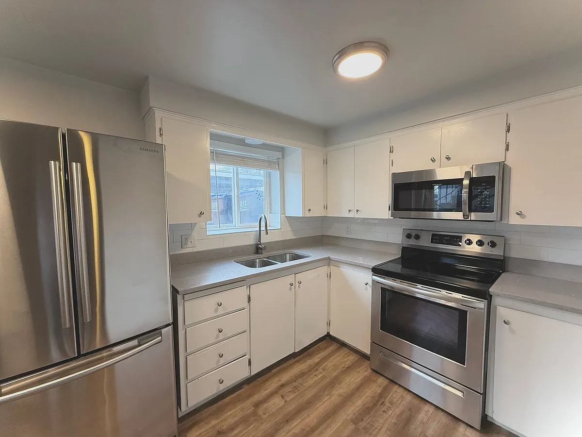 Building Photo - 181 E Helm Ave #B