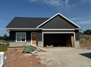 1202 Lake Largo Dr, Green Bay, WI 54311