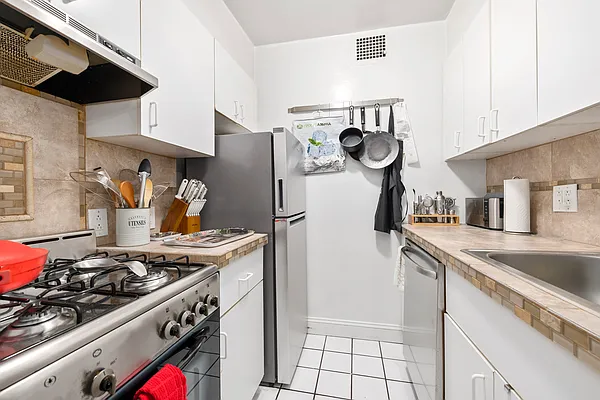 Sold by Douglas Elliman | media 7