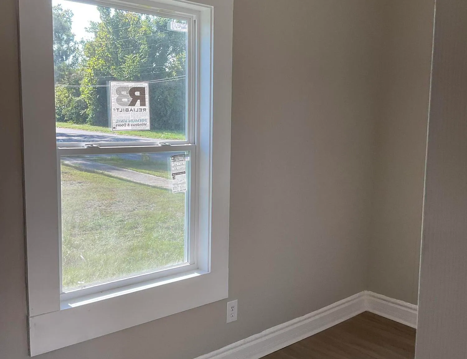 2 bed, 1.0 bath, 701 sqft, $1,200 — Photo 2