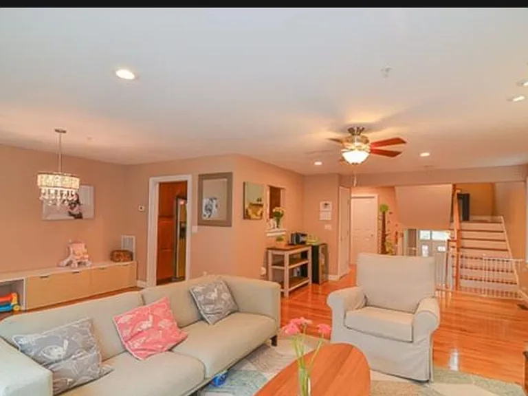 32 Richardson Rd — Photo 2