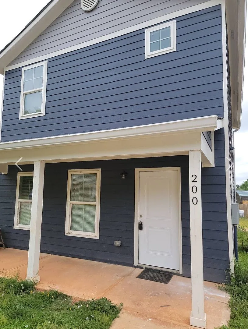 Nicely renovated 3 bedroom, 2.5 bath ranch in Zebulon! — Photo 3