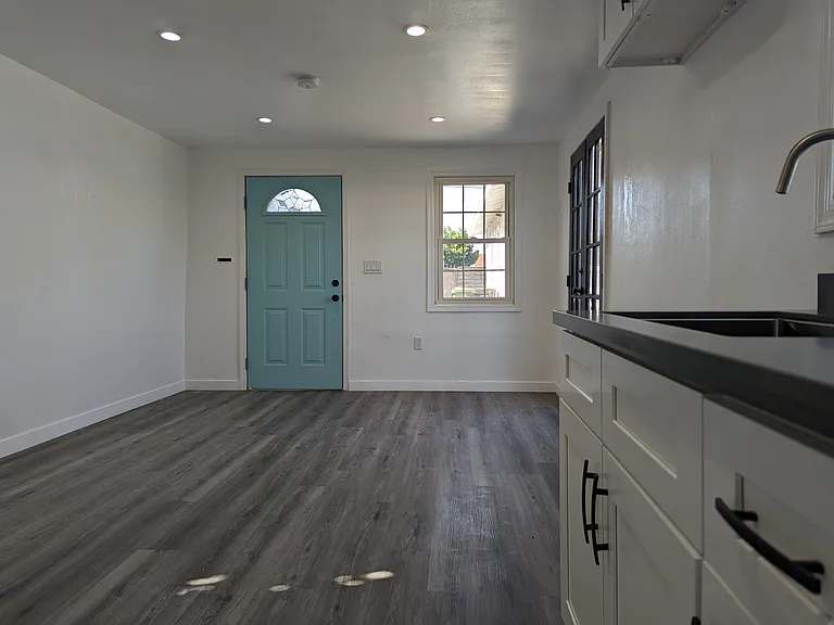 2615 1/2 Obama Blvd #2 — Photo 4