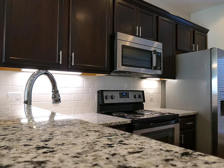 901 Somerville Ct — Photo 5