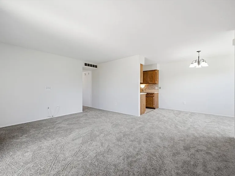 15820 Newport Dr — Photo 10