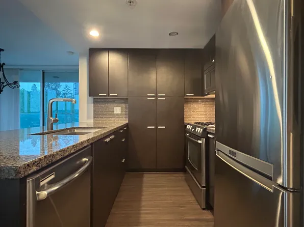 2232 Douglas Rd #705, Burnaby, BC V5C 0G9