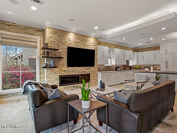 4th image of 216 Eastpark St