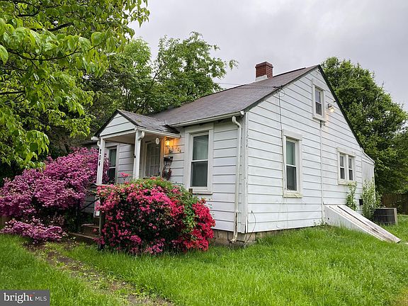 3rd image of 204 N Horners Ln
