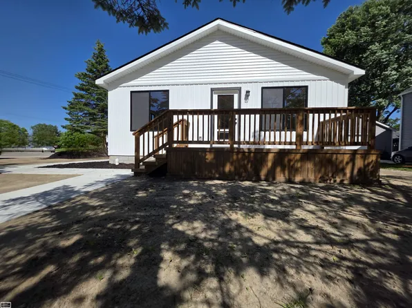 1329 Vermont Rd, Marysville, MI 48040