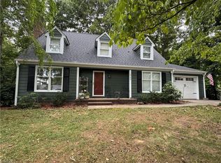 5700 Sweetbriar Rd, Pfafftown, NC 27040