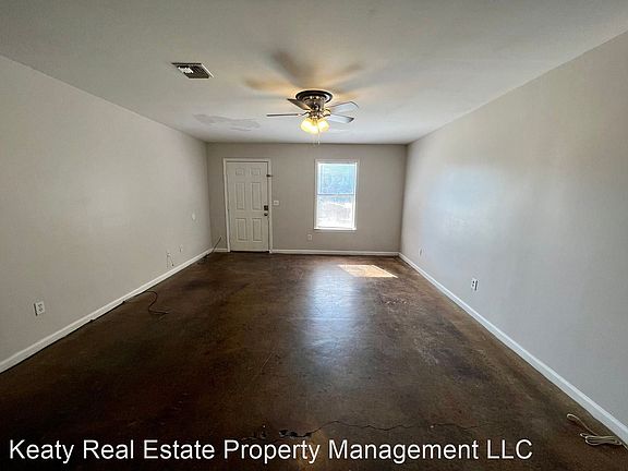 3rd image of 424 Vieux Orleans Cir APT A