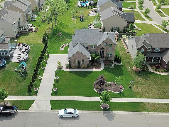 2nd image of 25015 Carriage Ln