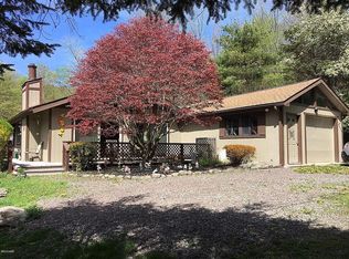 14 Big Spring Ln, Lake Ariel, PA 18436