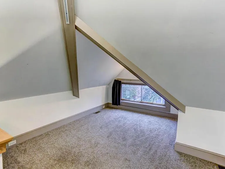 250 Wilber Ave — Photo 19