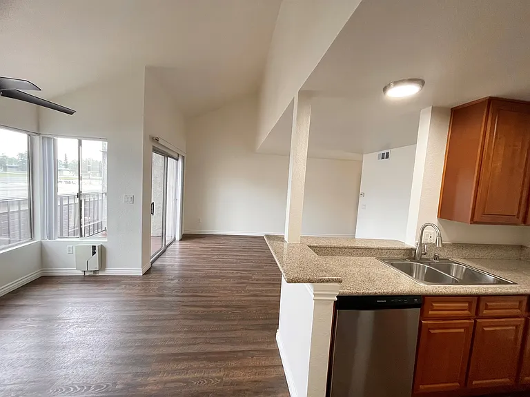 The Pinery Apartments — Photo 10