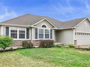 15421 Juniper Ln, Basehor, KS 66007