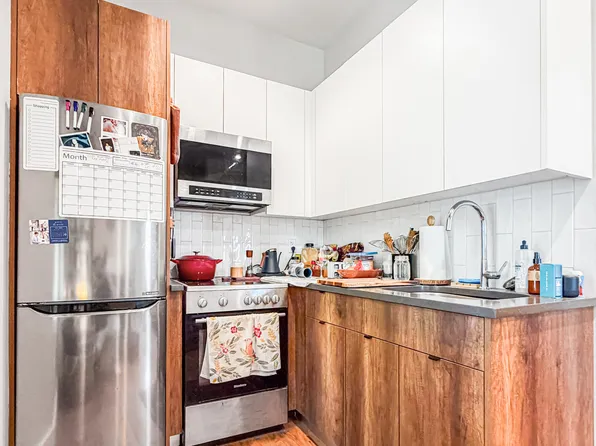 481 Evergreen Avenue image 1 of 9