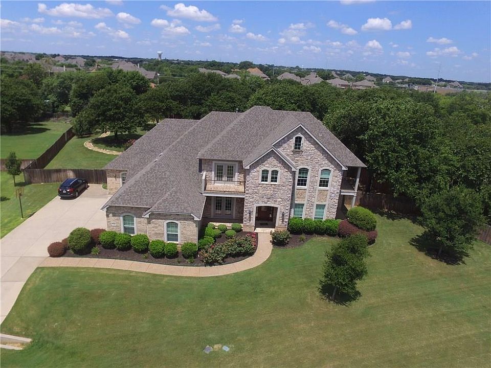 1st image of 2106 Woodbine Cir