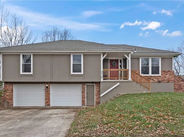 3712 SW Harbor Cir, Lees Summit, MO 64082