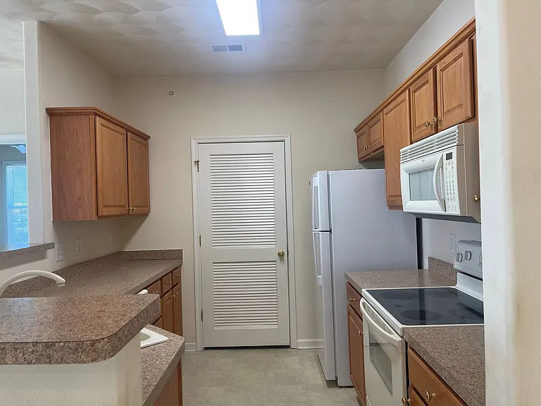 2820 Majestic Oak Ct — Photo 23