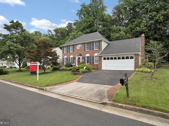 3rd image of 7993 Oak Bridge Ln