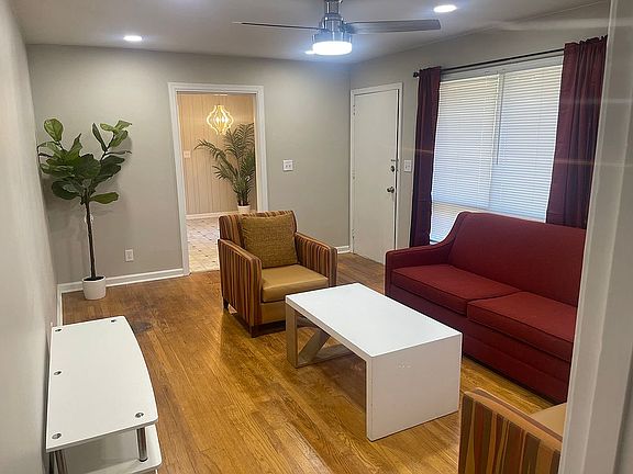 4th image of 902 Greenwood Ave