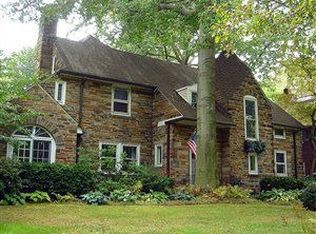 10205 Edgewater Dr, Cleveland, OH 44102