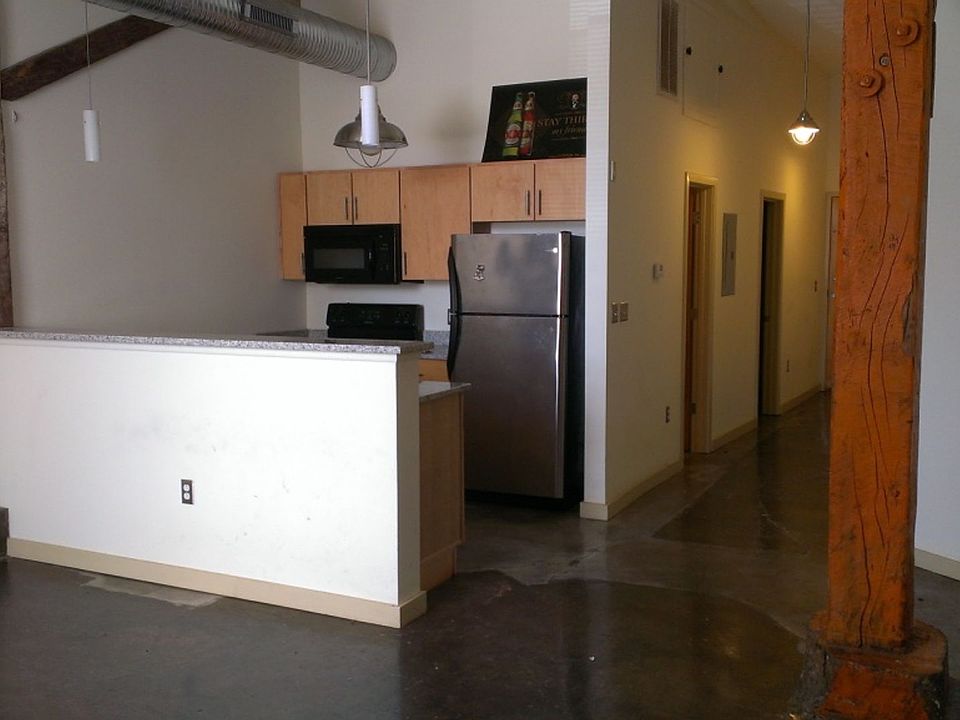 2nd image of 203 Hull St #10
