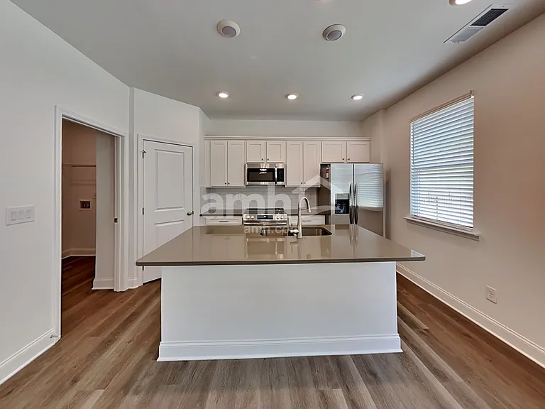 665 Summit View Ln — Photo 4