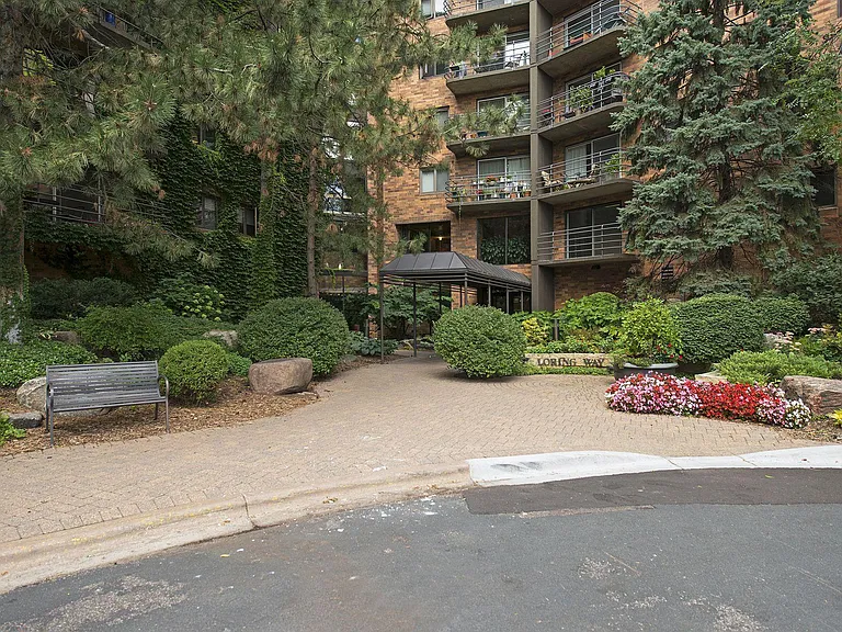 210 W Grant St #204 — Photo 14