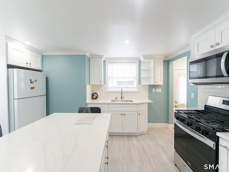 121 Victory St — Photo 6