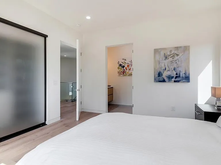 736 N Curson Ave — Photo 36