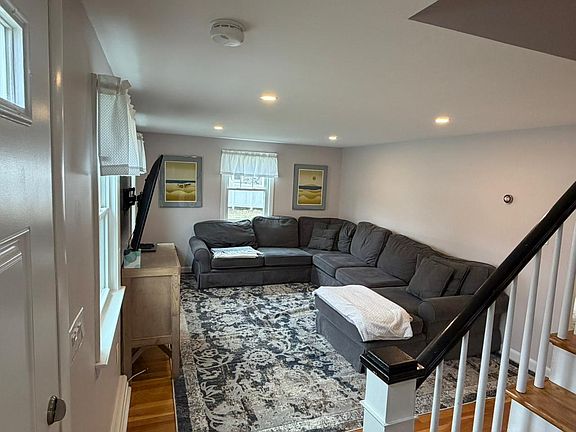 3rd image of 33 Logan Rd