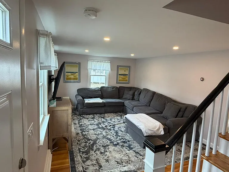 33 Logan Rd — Photo 3