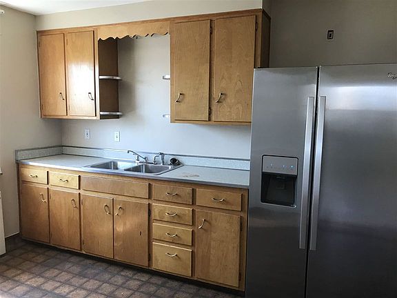 3rd image of 7 Sanders Dr APT 4