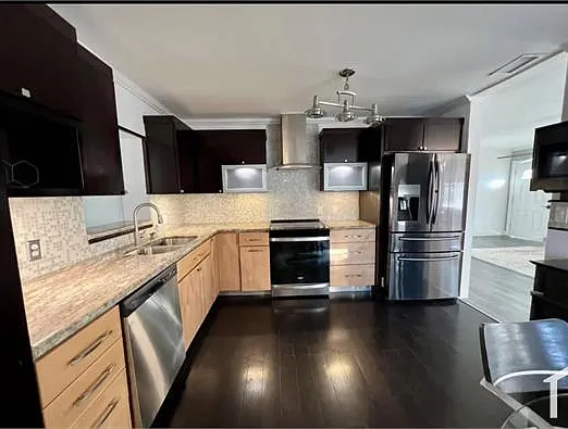 1607 Winkler Ave — Photo 6
