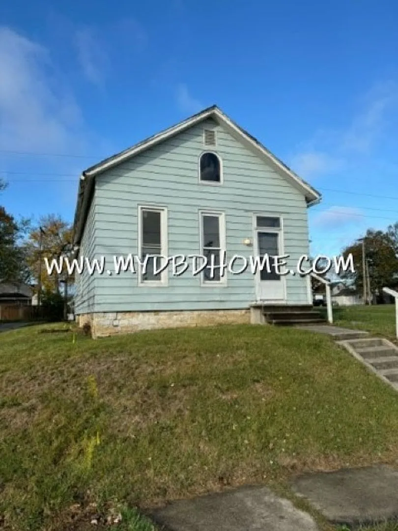 1328 Dubois St photo 1