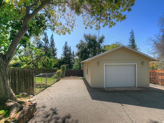 3rd image of 11300 Scofield Way