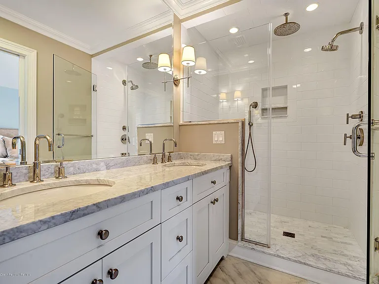 401 Monmouth Ave — Photo 18