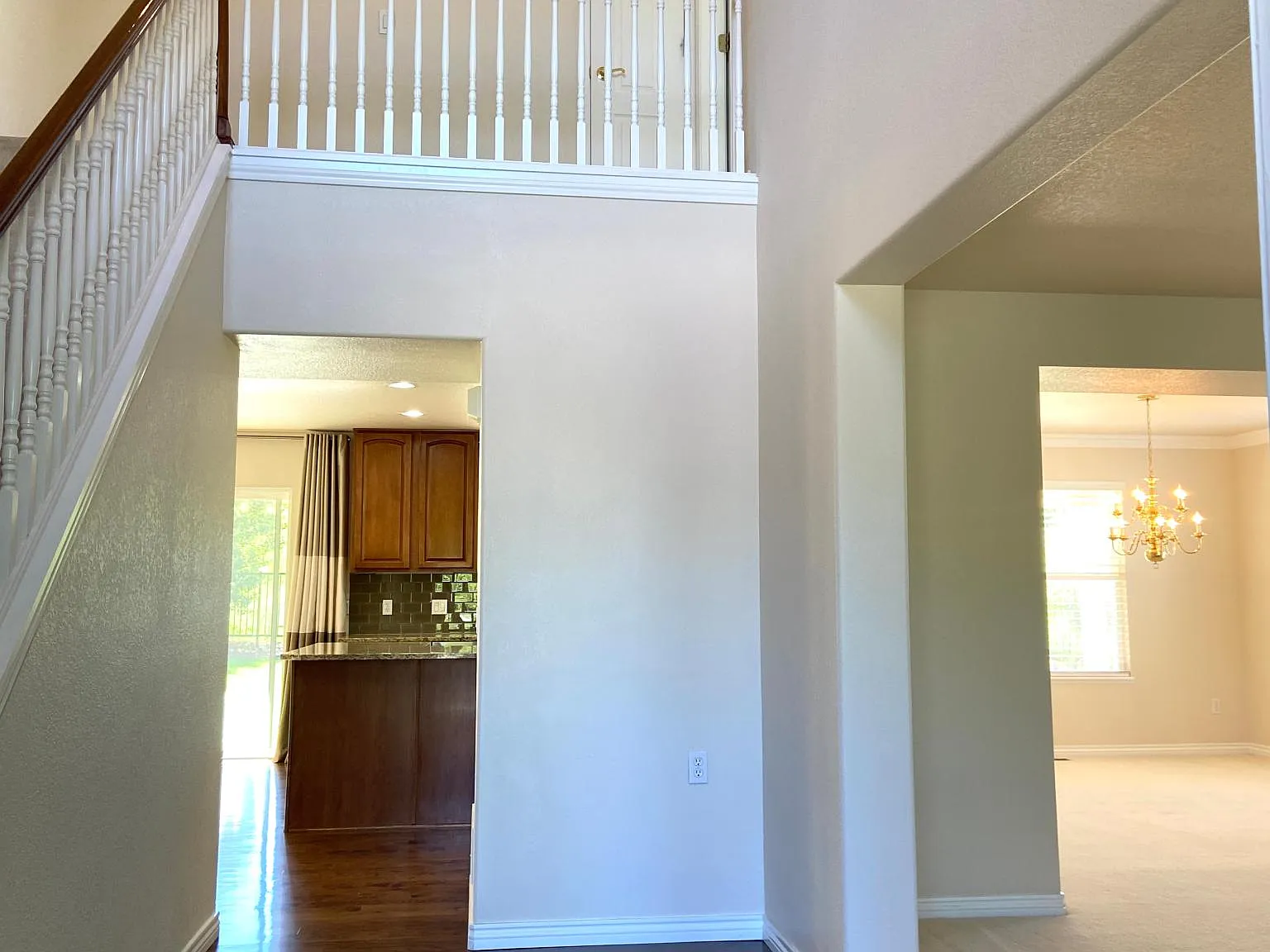 4 bed, 3.5 bath, 3700 sqft, $3,295 — Photo 3