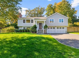 7 Nappa Dr, Westport, CT 06880