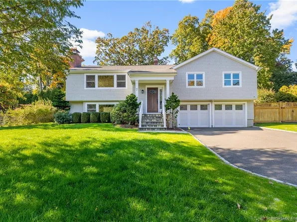 7 Nappa Dr, Westport, CT 06880