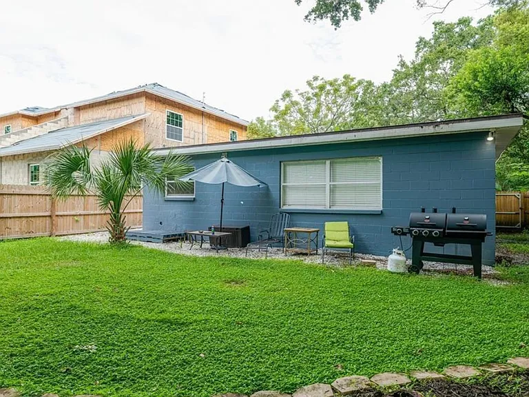 1740 W Pine St — Photo 15
