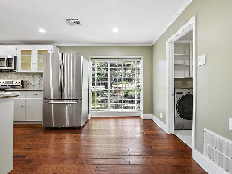 10903 Mellow Ln — Photo 6