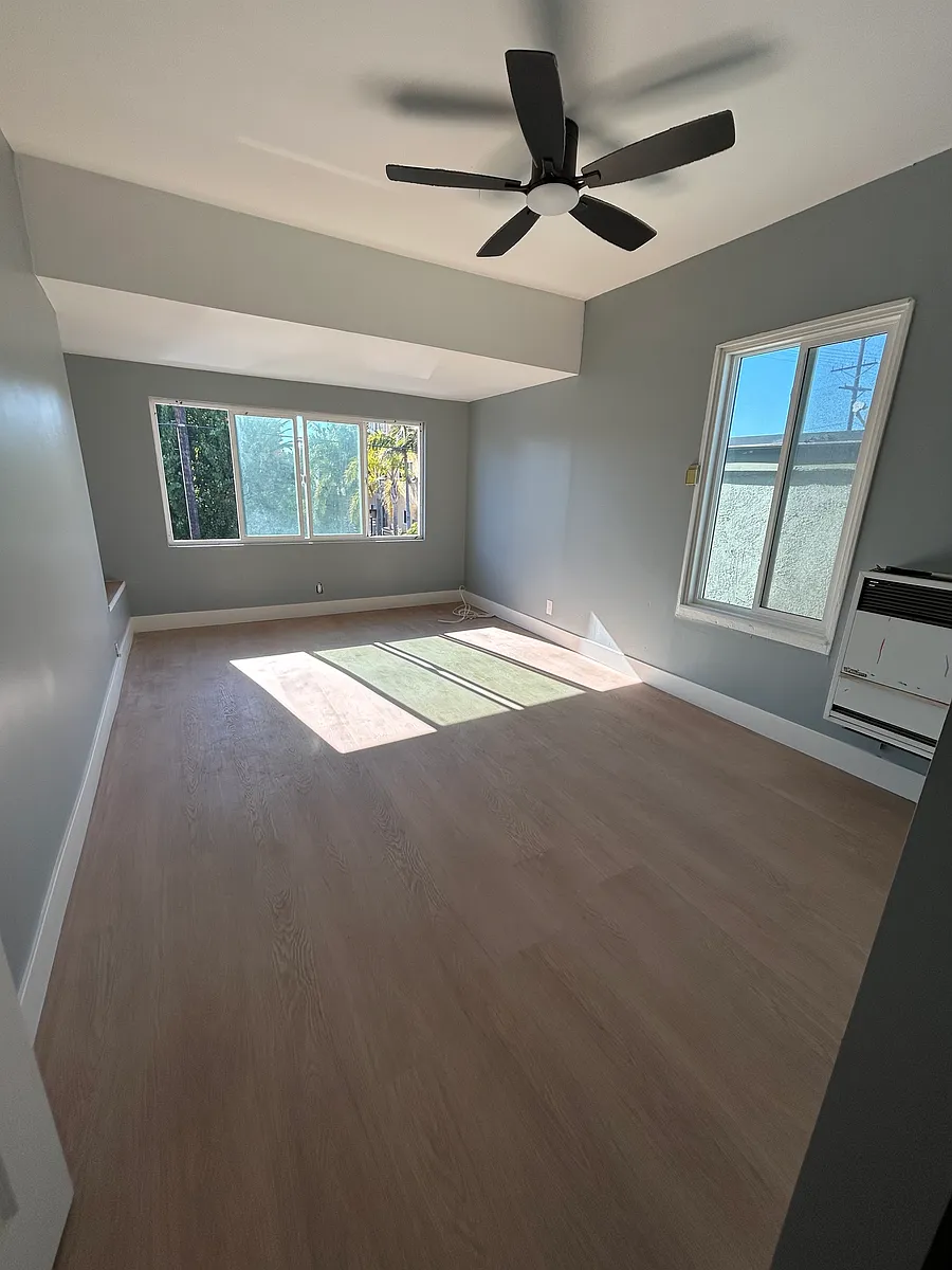 Natural Lighting in Living Space. - 1922 Pacific Ave #3
