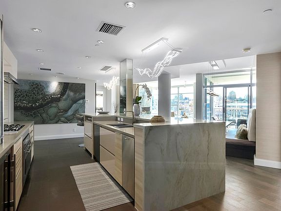 4th image of 629 Kinghorne Mews #302