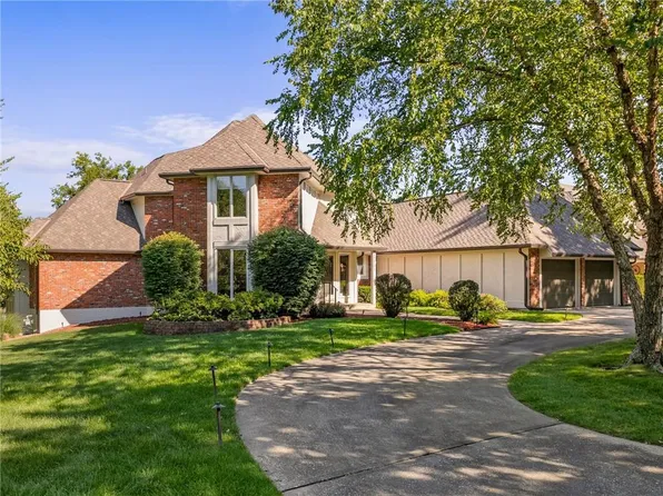 12701 Eaton Cir, Leawood, KS 66209